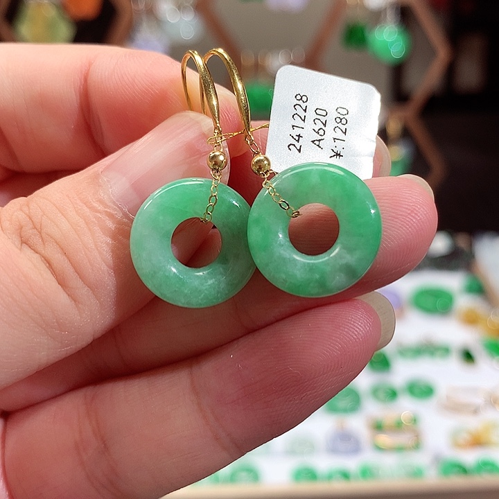 18K金镶嵌翡翠耳饰