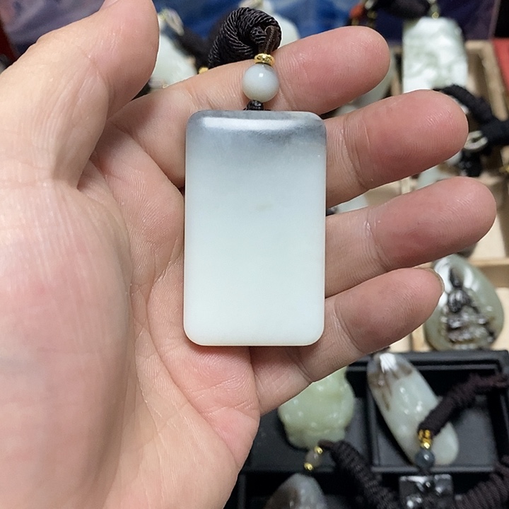 淡***志和田玉未镶嵌颈饰