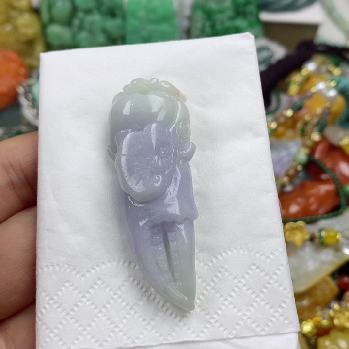 翡翠吊坠(赠链)未镶嵌