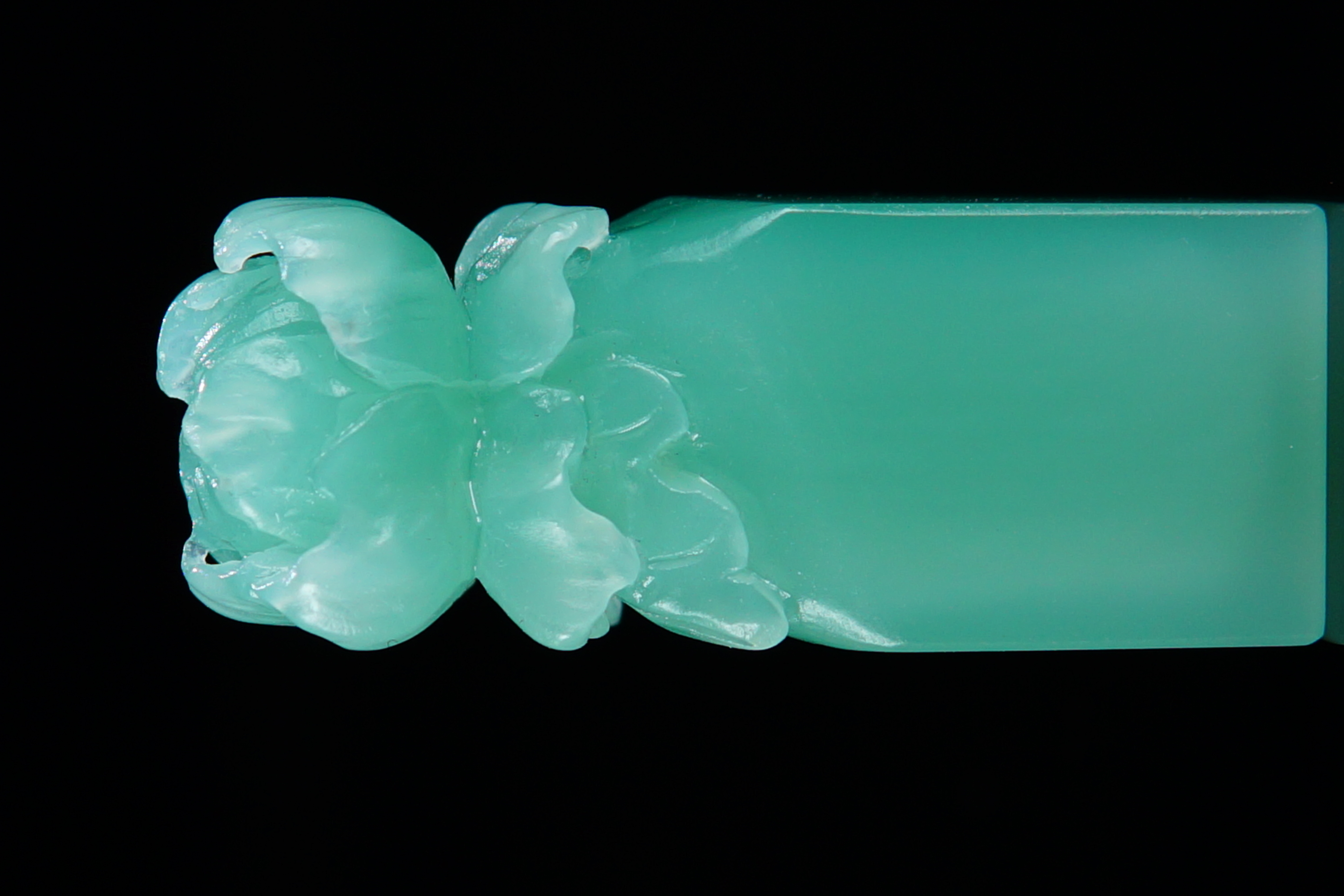 梅子青印章，尺寸：1.4-1.35-3.5cm，题材：花开富贵，材质：梅子青