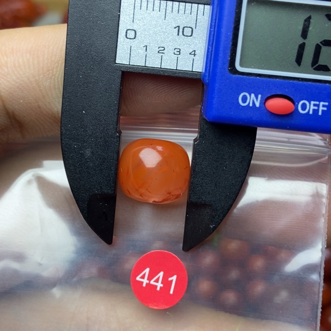 南红玛瑙未镶嵌南红玛瑙有瑕疵