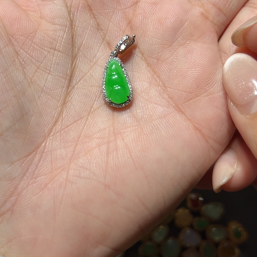 .***.翡翠18K金镶嵌颈饰