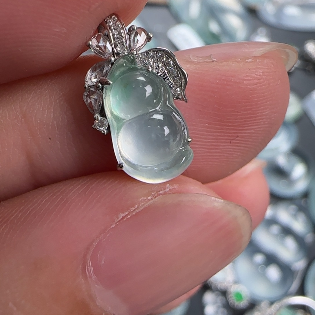 翡翠18K金镶嵌颈饰