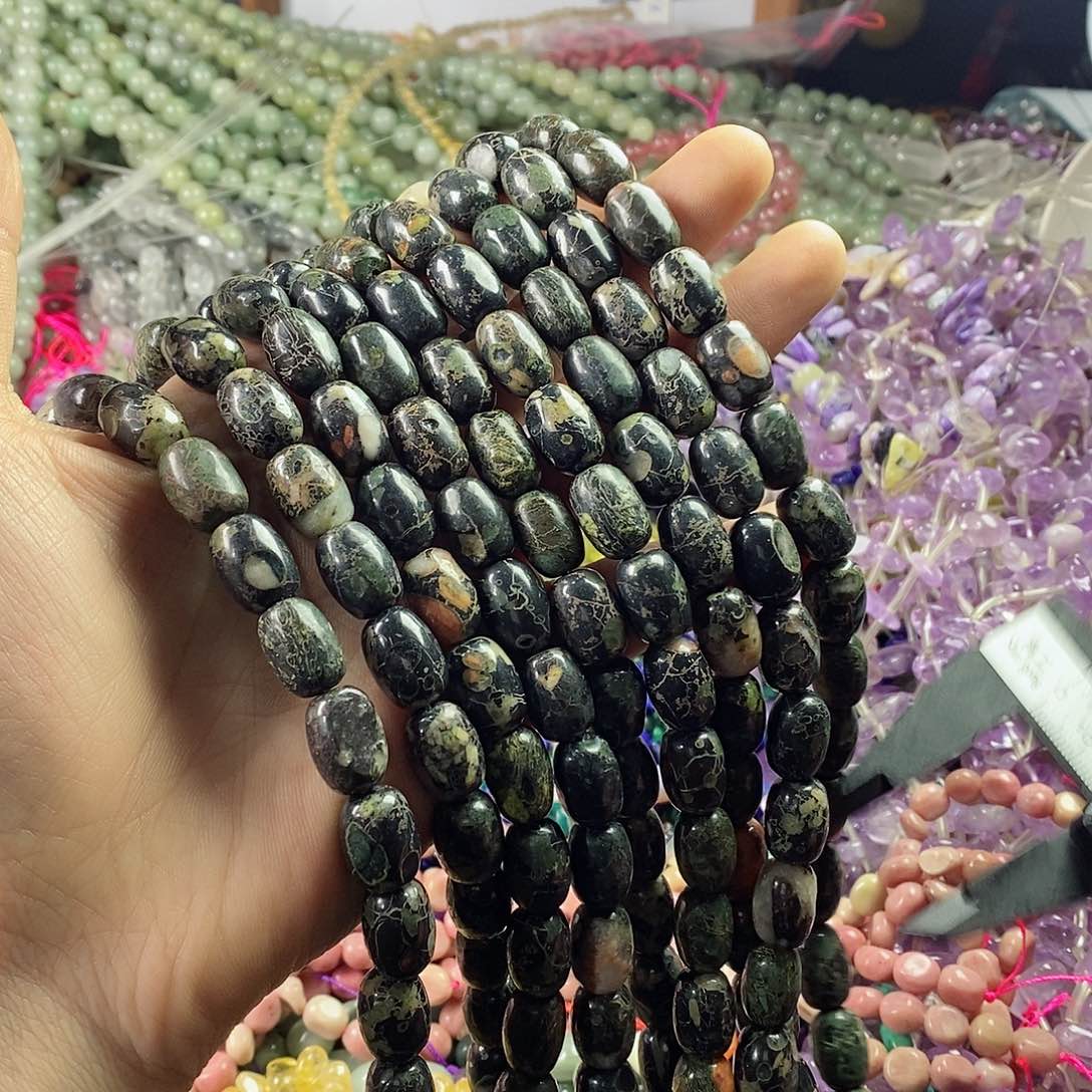 玛瑙/玉髓珠宝半成品未镶嵌一条天然10×14梅花玉桶珠