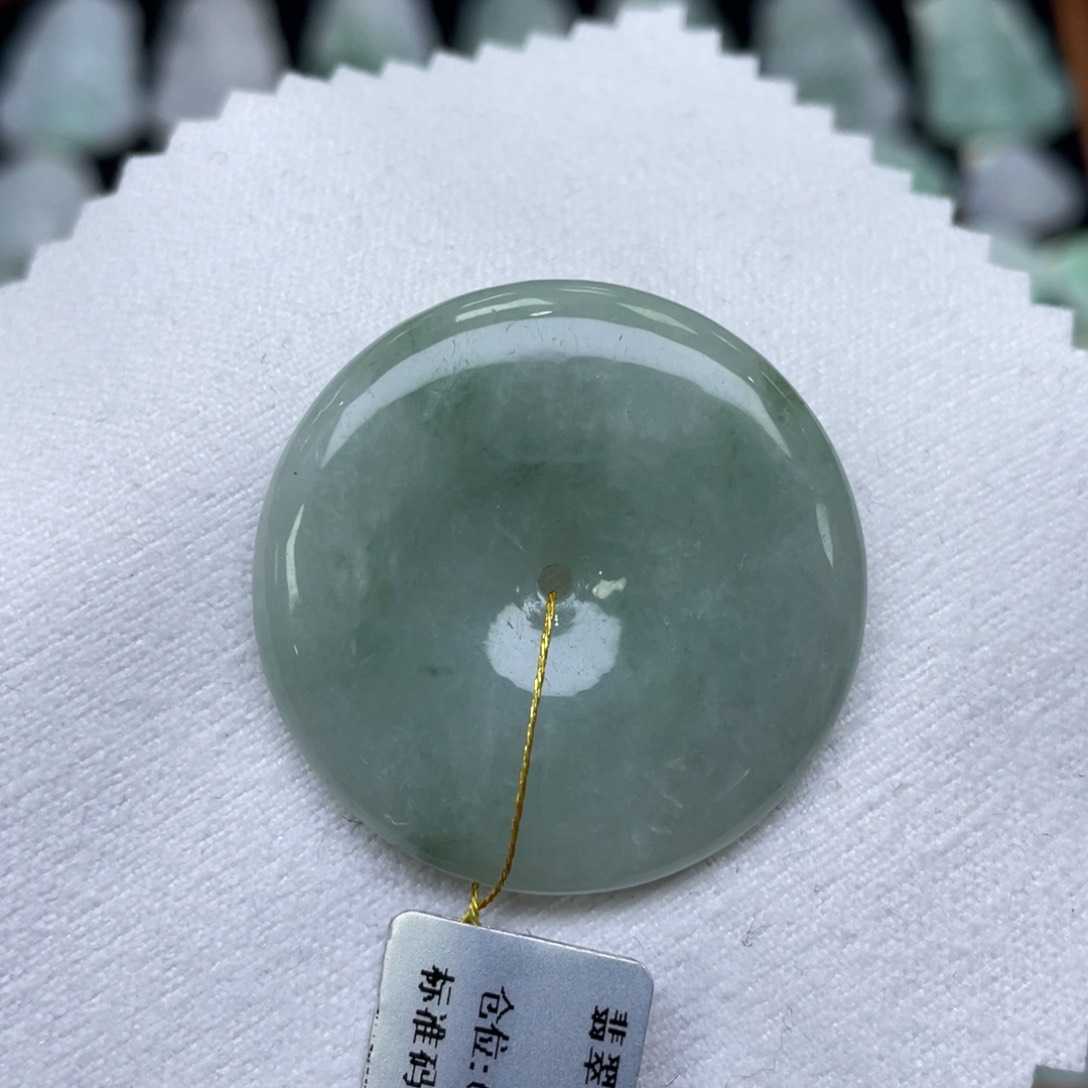 颈饰未镶嵌翡翠平安扣