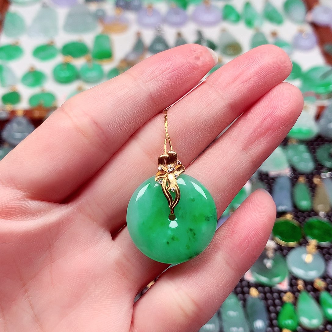 翡翠18K金镶嵌颈饰