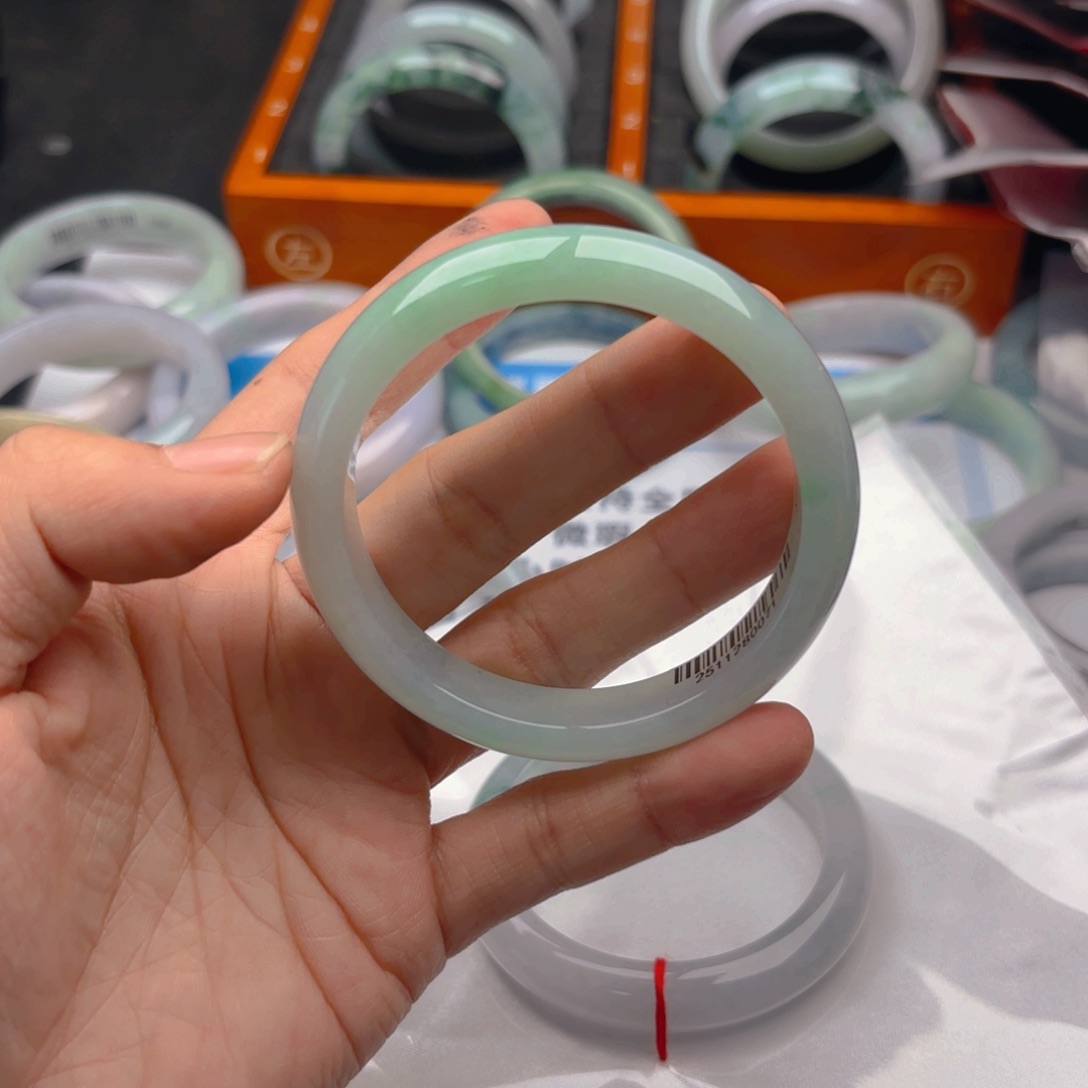 翡翠未镶嵌手镯56. 111