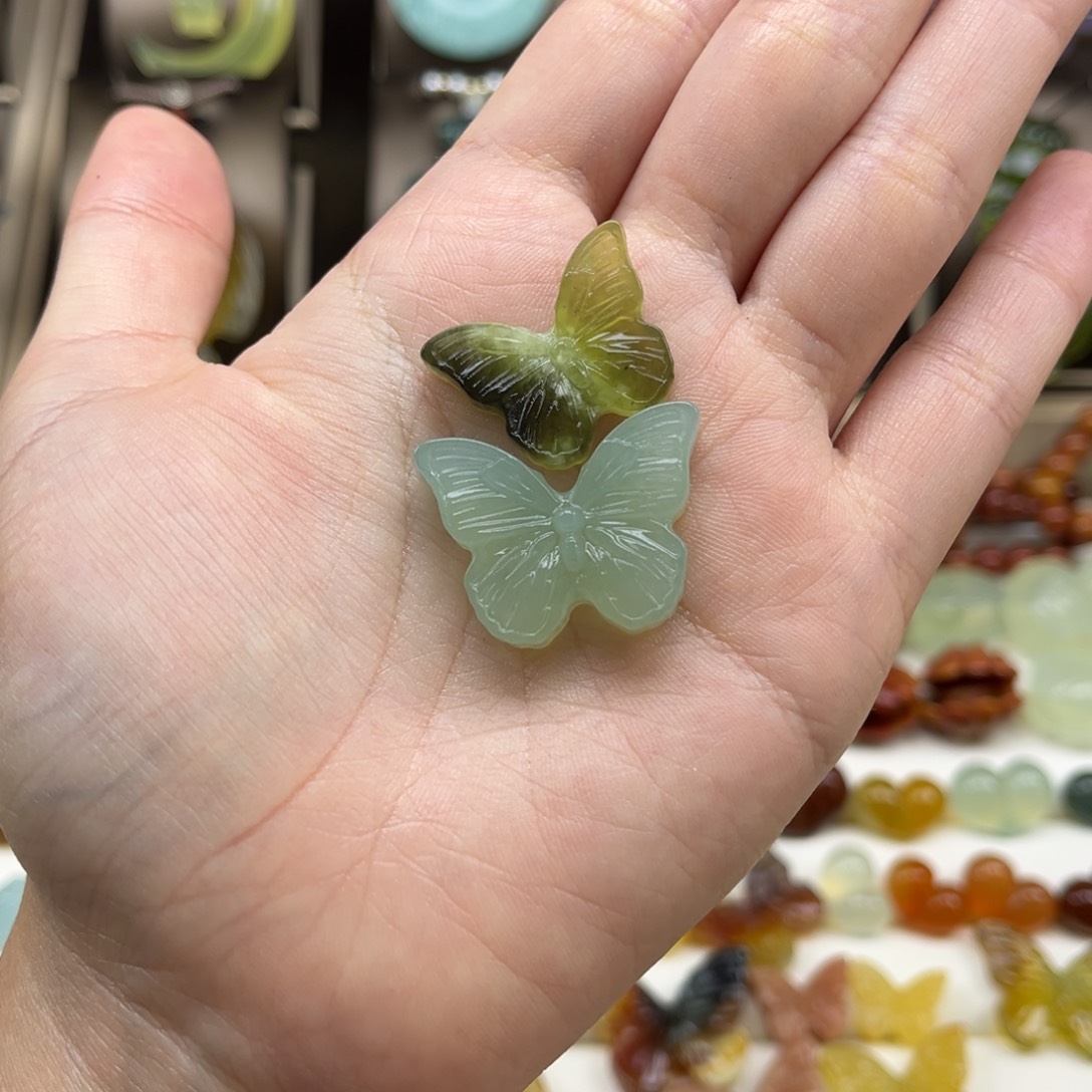 未镶嵌蛇纹石玉颈饰王****作