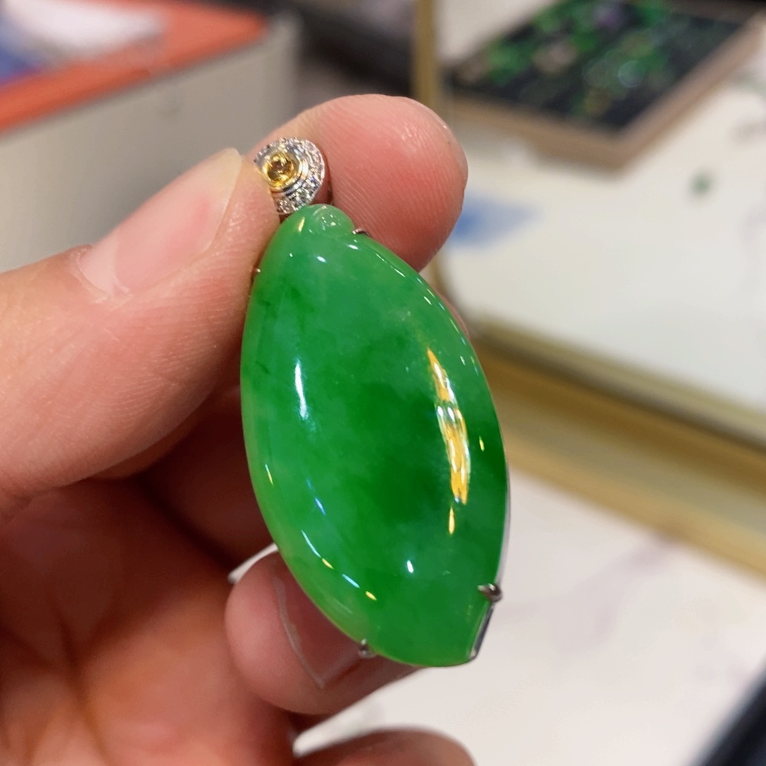 翡翠颈饰18K金镶嵌福瓜