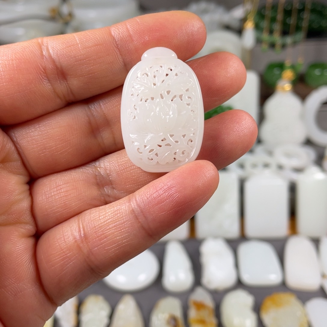 和田玉颈饰未镶嵌天*云