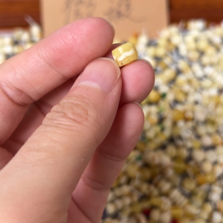 蜜蜡未镶嵌裸石8mm一个