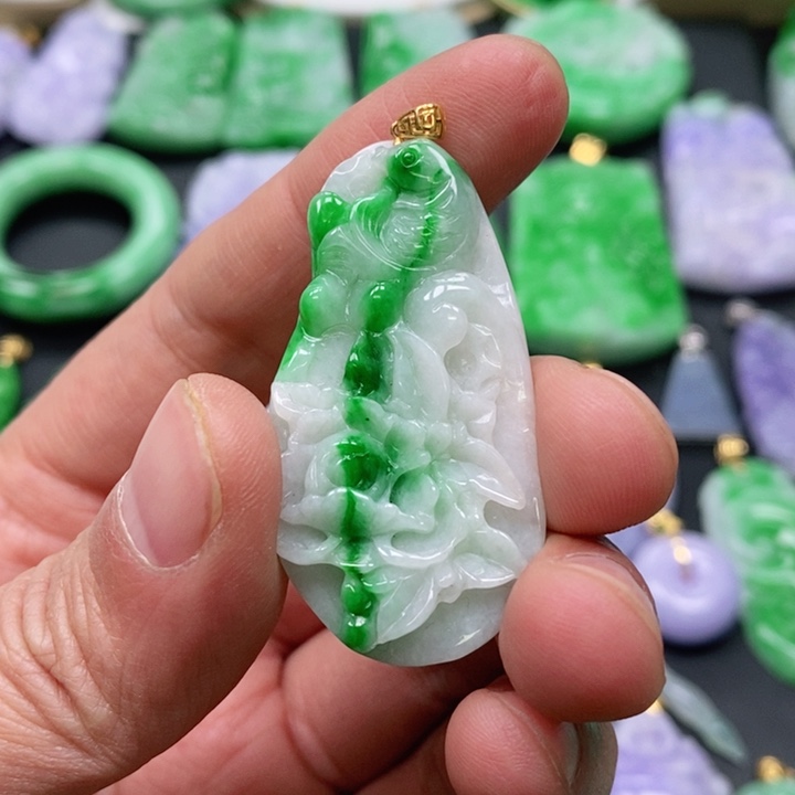 翡翠颈饰未镶嵌吊坠