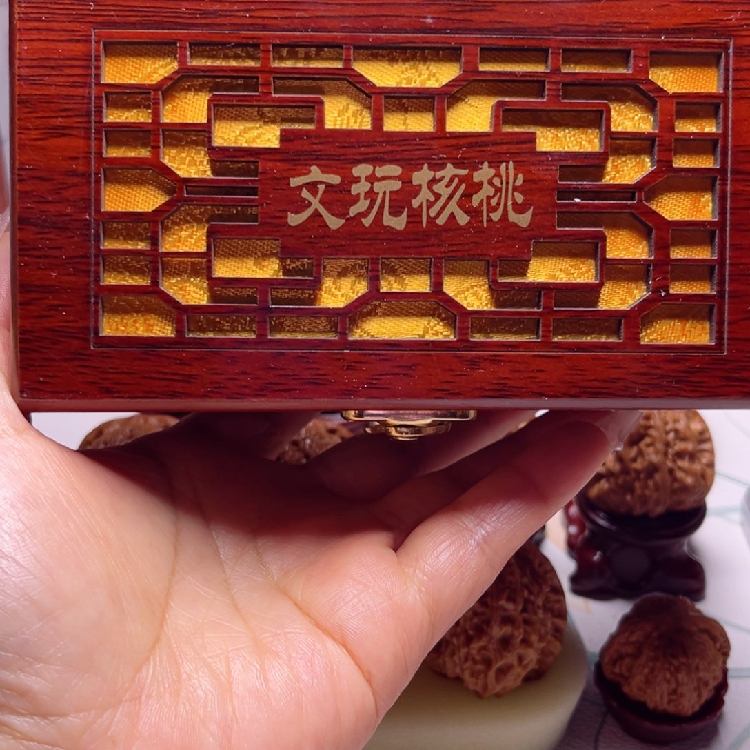 文玩核桃吊坠高档木盒