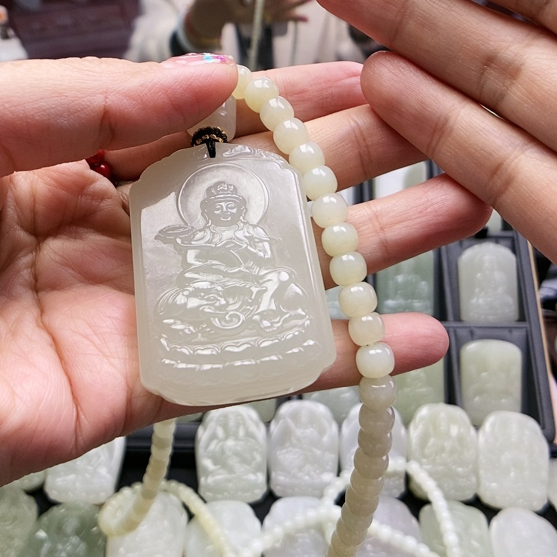 和田玉颈饰未镶嵌空**沬