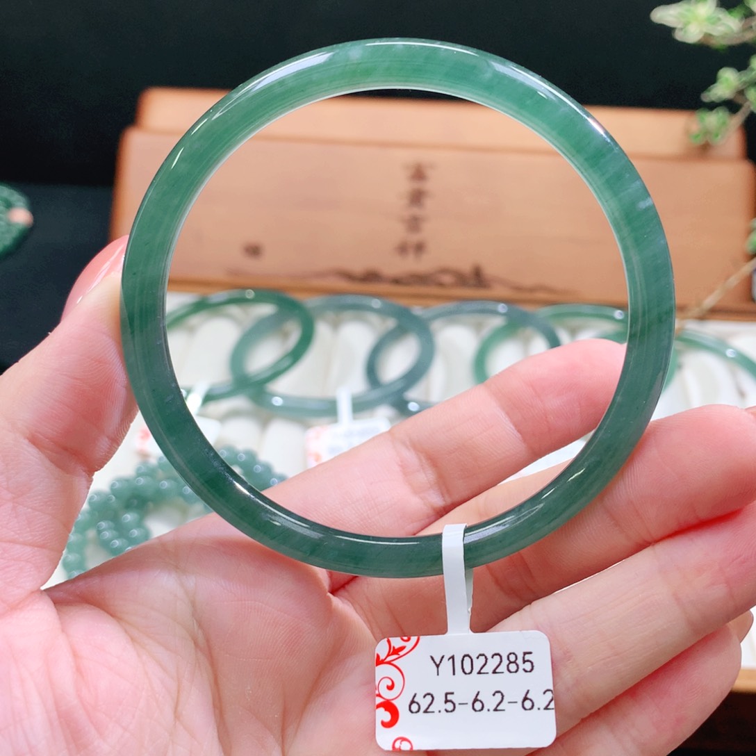 翡翠未镶嵌手镯天然