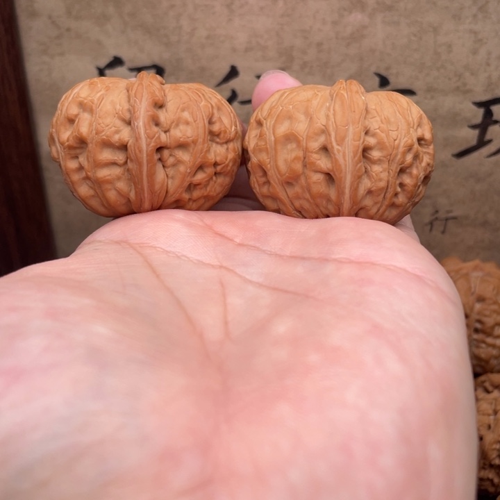 我****把件文玩核桃42元宝微水尖