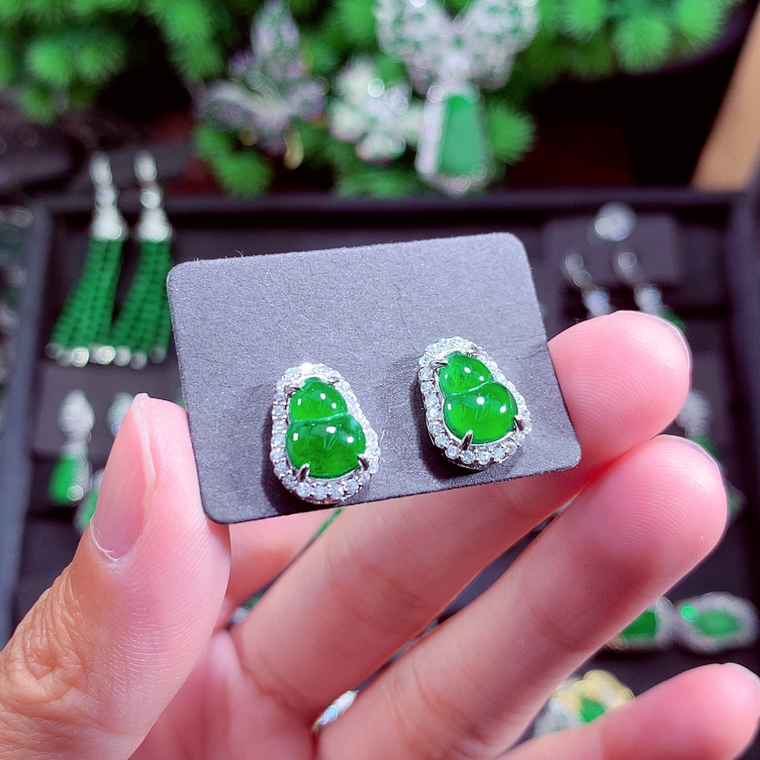 颈饰未镶嵌翡翠天然