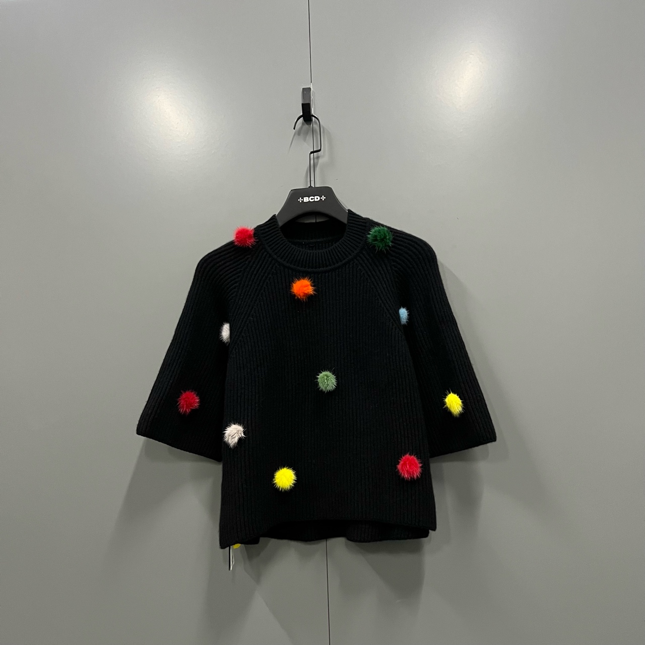 99新 FENDI/芬迪 （zz4) 彩色毛球针织衫 40码 ki300682