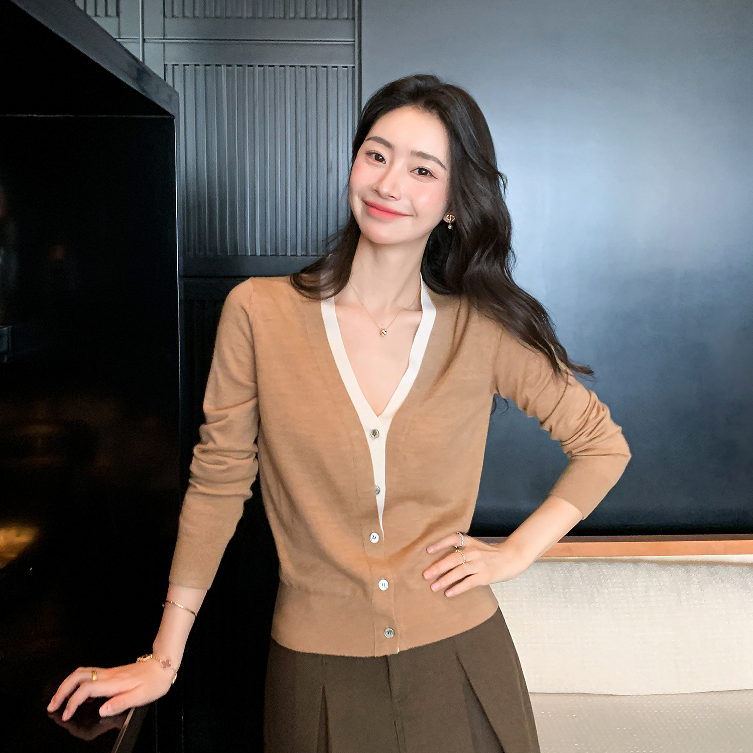 可机洗扬子毛纱100%纯羊毛开衫女秋V领上衣修身打底针织衫小外套
