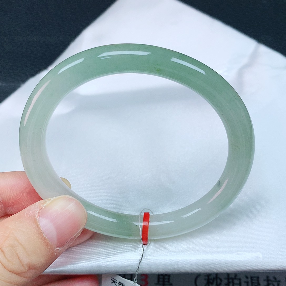 翡翠手镯未镶嵌55贵