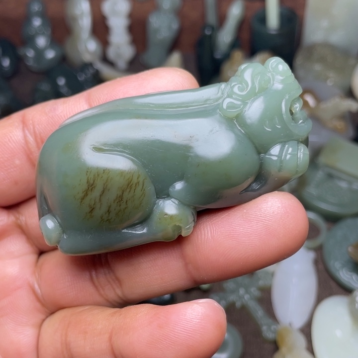 和田玉手把件未镶嵌