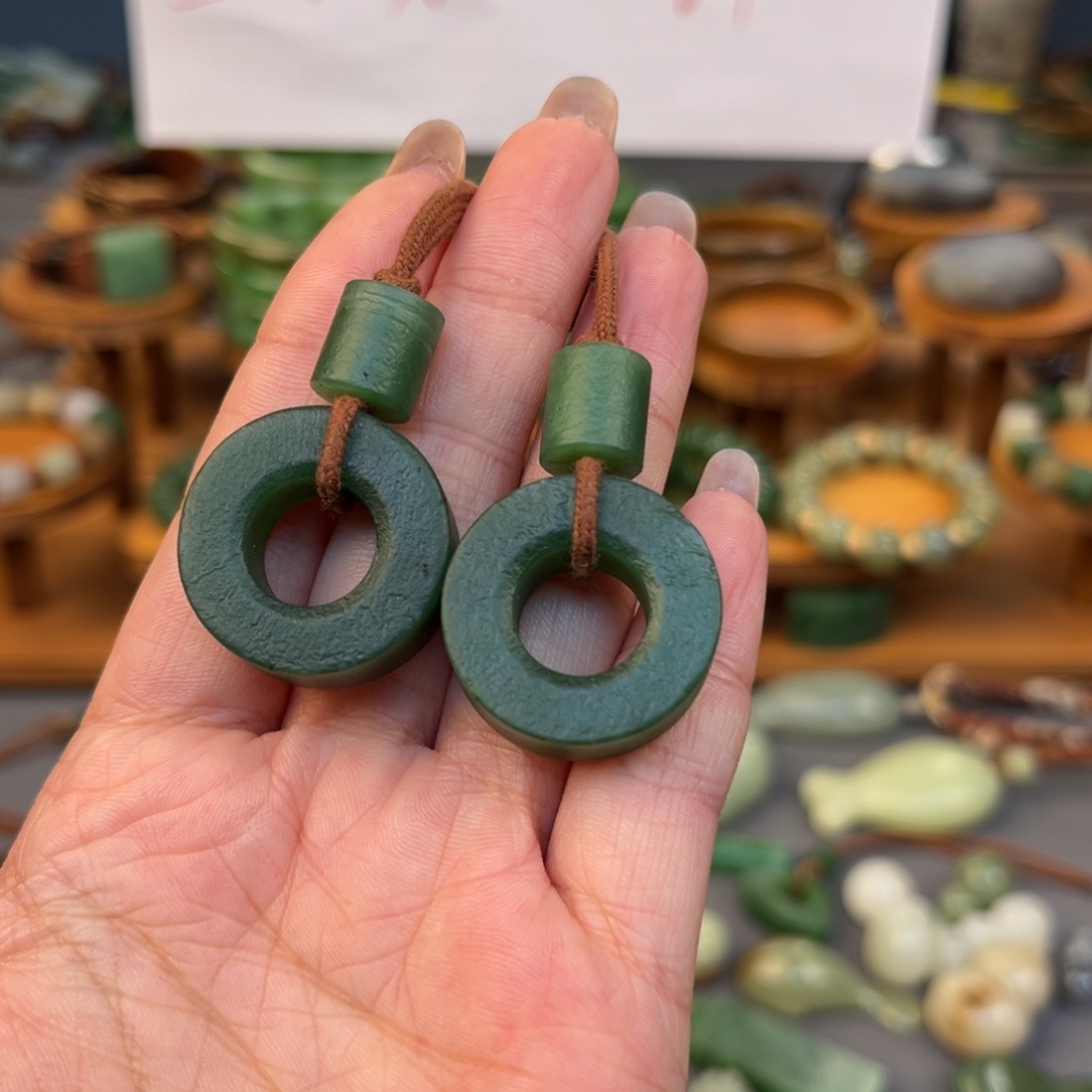 和田玉（糖玉）未镶嵌颈饰