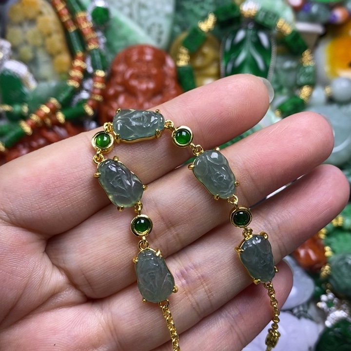 翡翠未镶嵌吊坠(赠链)