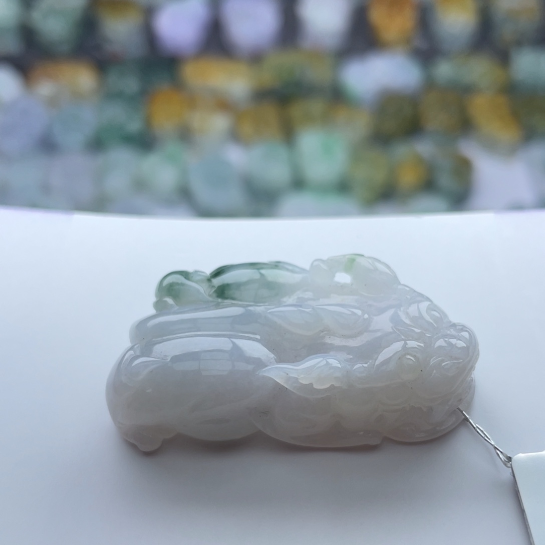 翡翠未镶嵌颈饰貔貅