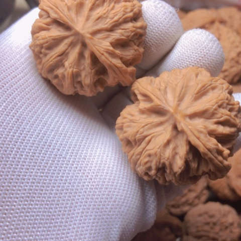 【闪购商品】桃核吊坠苹果狮子头