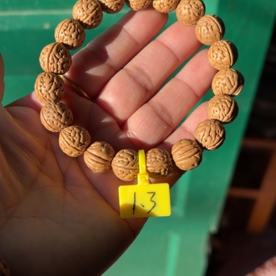 木质野生桃核手串