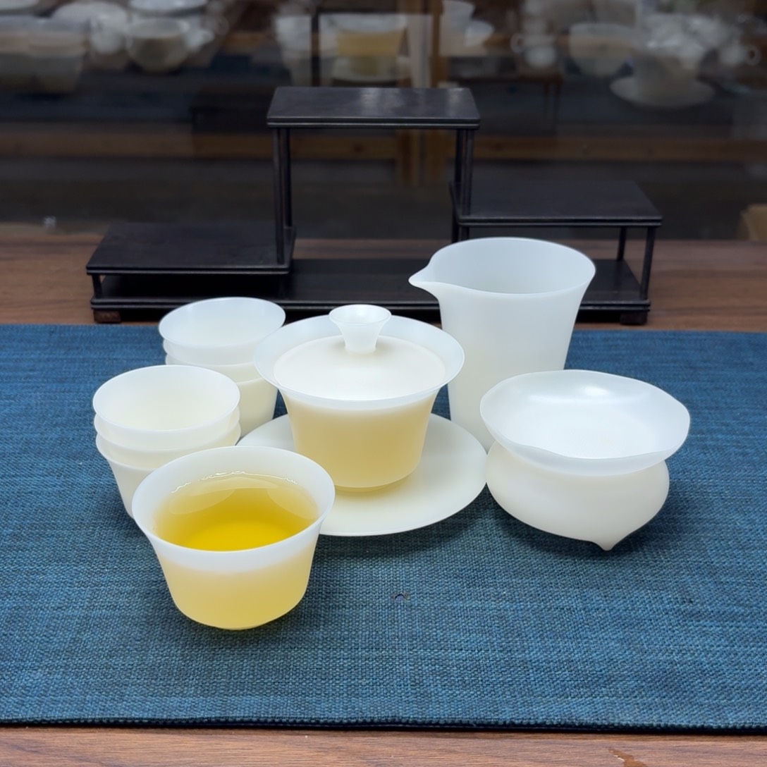 马蹄素烧薄胎璞玉冰种