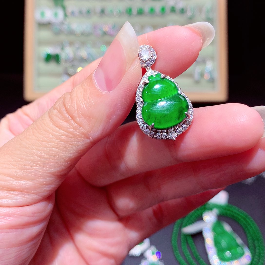 【闪购商品】翡翠吊坠(不含链)未镶嵌