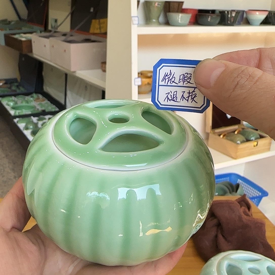 龙泉敬悦青瓷品茗杯微暇