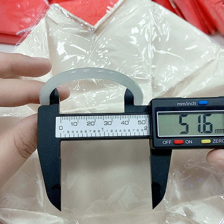 翡翠手镯未镶嵌117。       