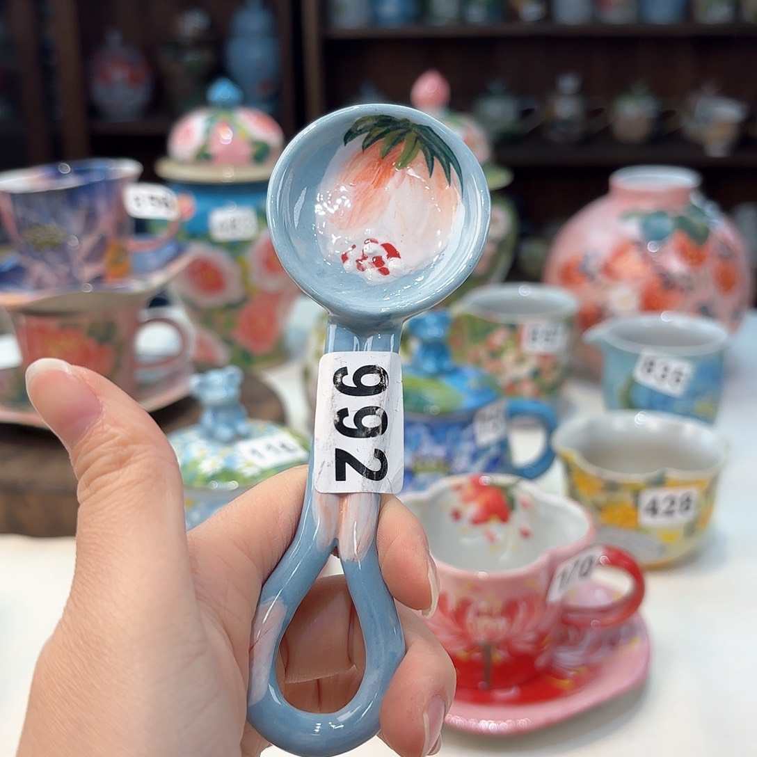 瓷片兔兔好可爱啊我