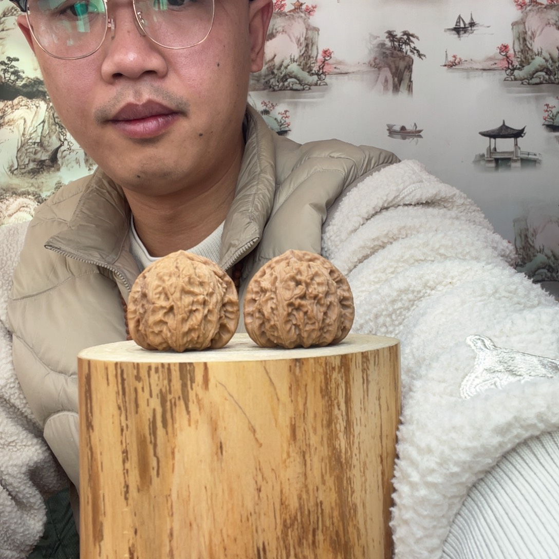 文玩核桃把件三角白