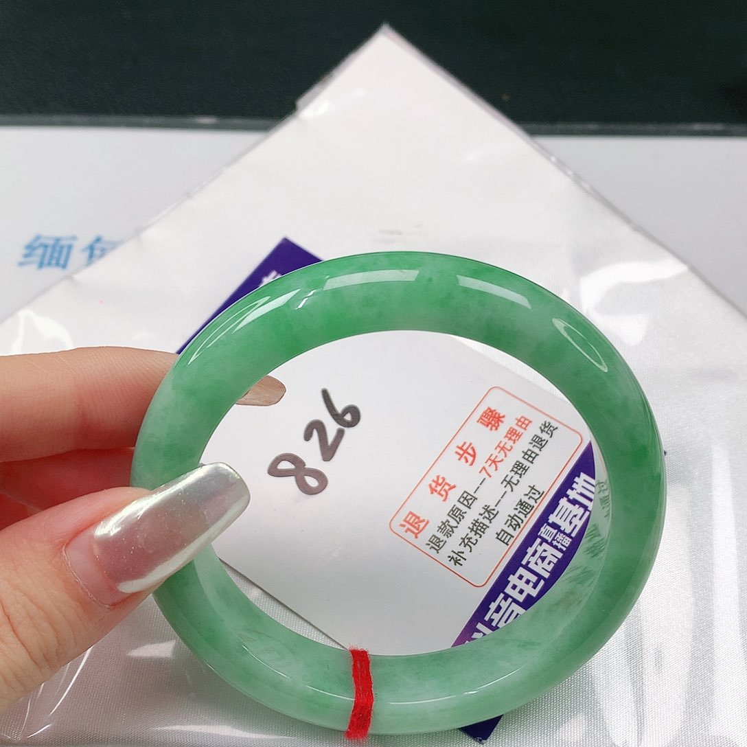 翡翠手镯未镶嵌淡****心翡翠手镯