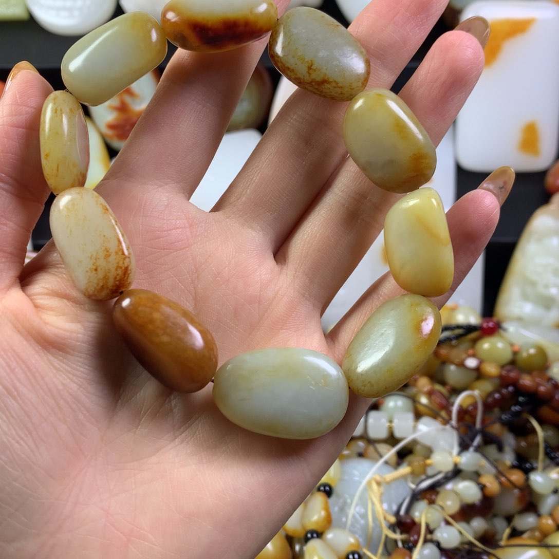 和田玉颈饰未镶嵌