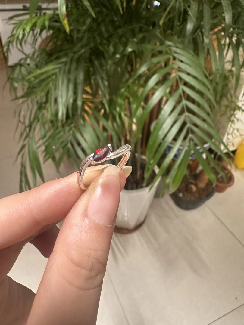 精美石榴石开口戒指