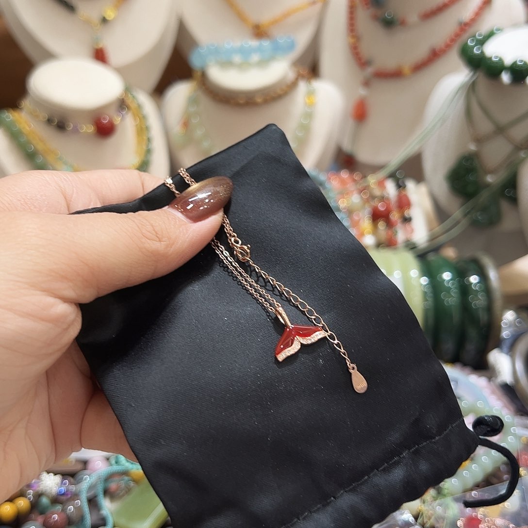 银S925镀金镶嵌颈饰玛瑙/玉髓羽**?