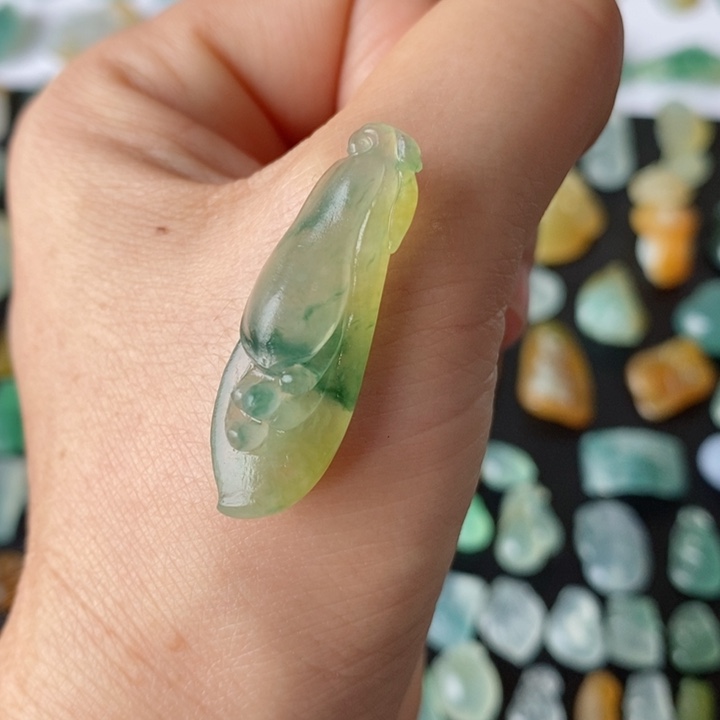 定制翡翠未镶嵌玉兰花