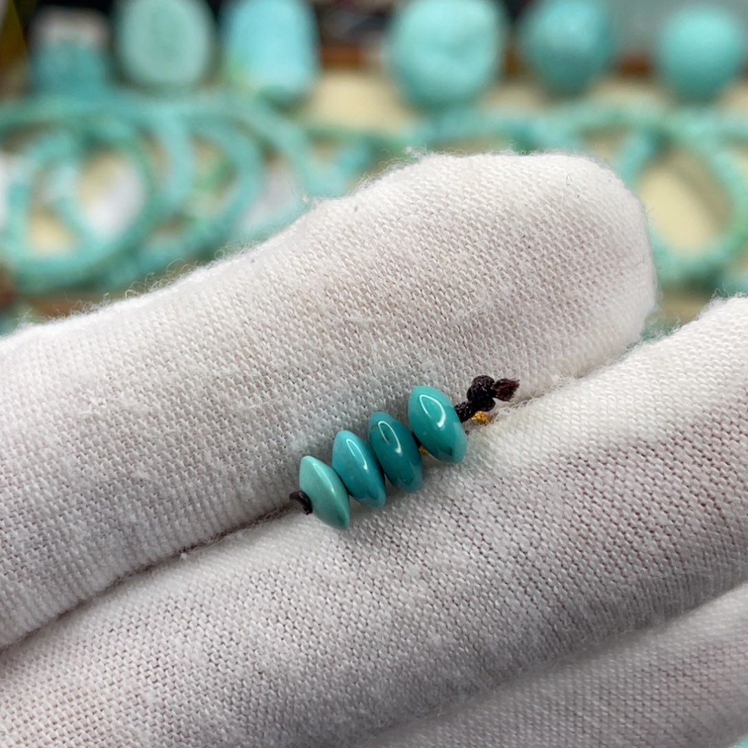 绿松石未镶嵌颈饰