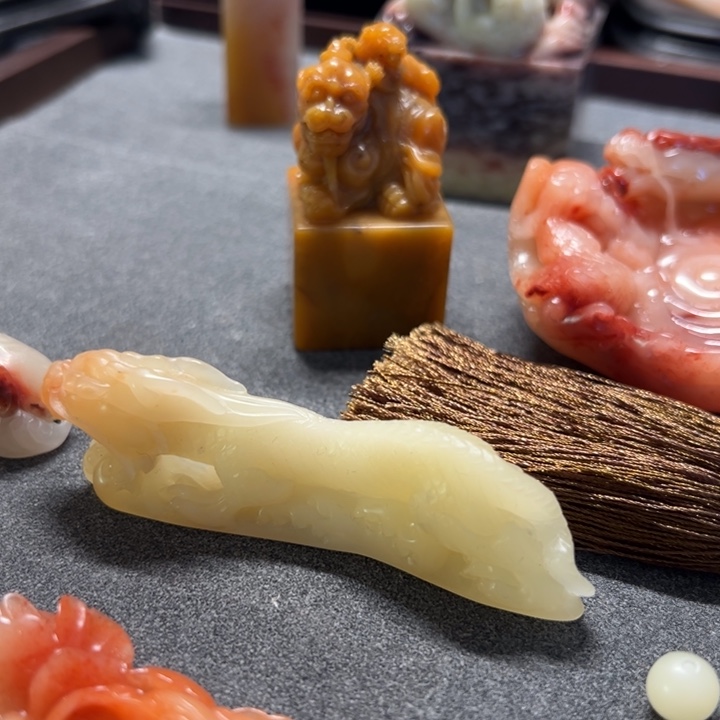 印石昌化石寿山石雕刻的艺术表现手法与