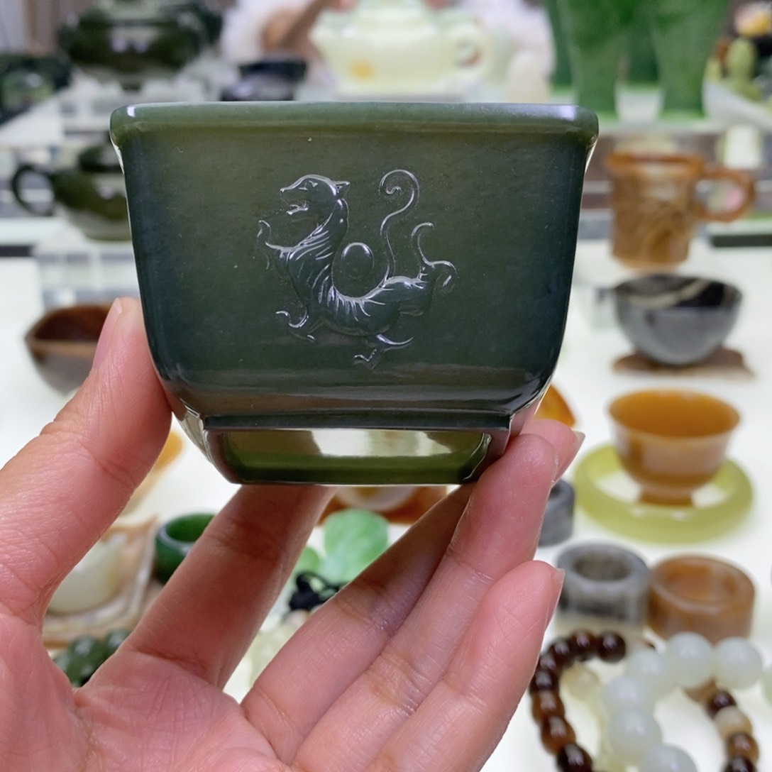 和田玉杯子未镶嵌三*蟾