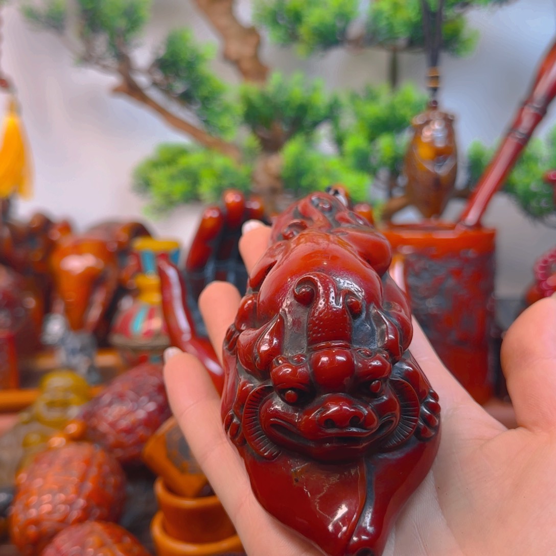 琥珀裸石未镶嵌貔貅