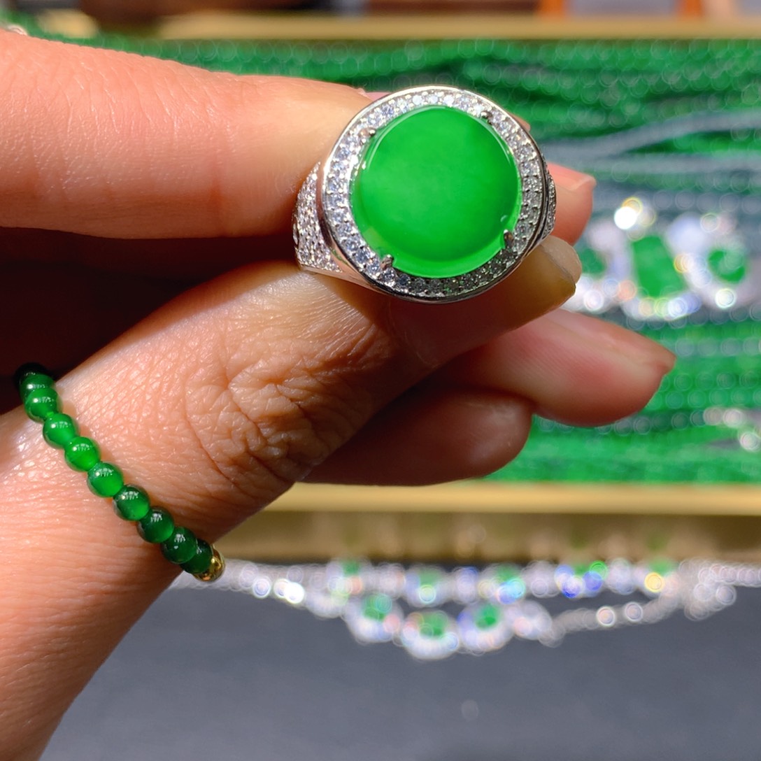 翡翠手链未镶嵌天然翡翠