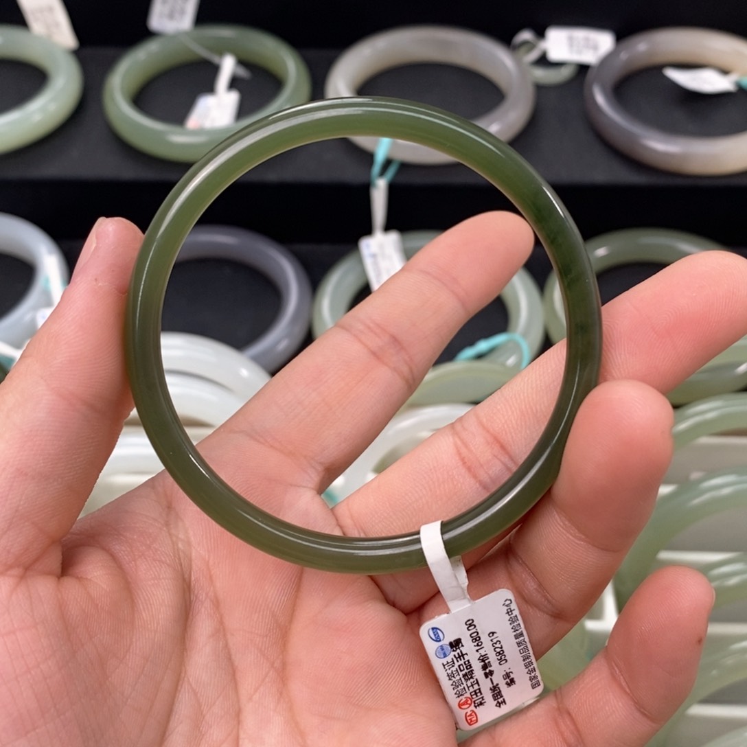 和田玉手镯未镶嵌57.58