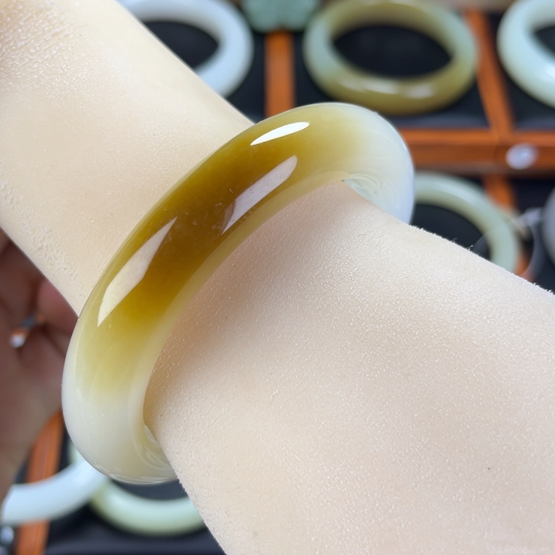 和田玉（糖玉）手镯未镶嵌57.58