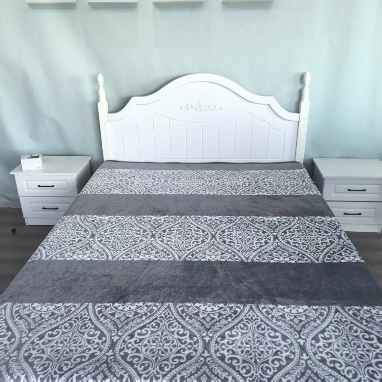 牛奶绒床单  200*230灰色图腾包边保暖多功能高奢奶绒毛毯印花