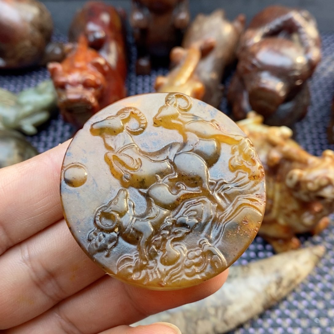 蛇纹石玉颈饰未镶嵌